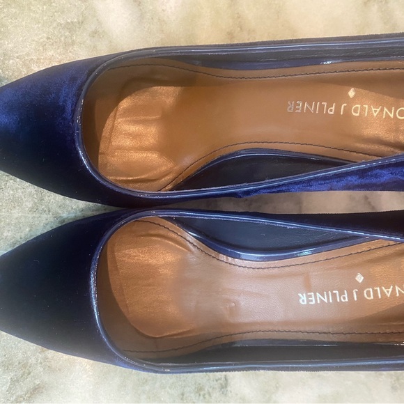 Donald J Pliner  navy velvet shoes - Picture 3 of 10